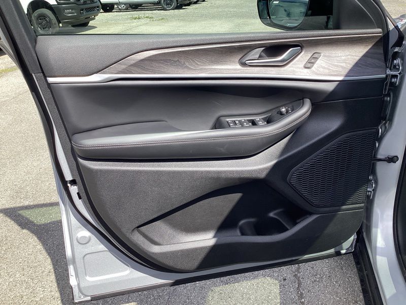 New 2026 Jeep Grand Cherokee SUV