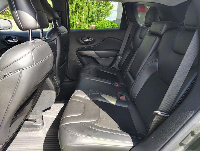Used 2019 Jeep Cherokee SUV
