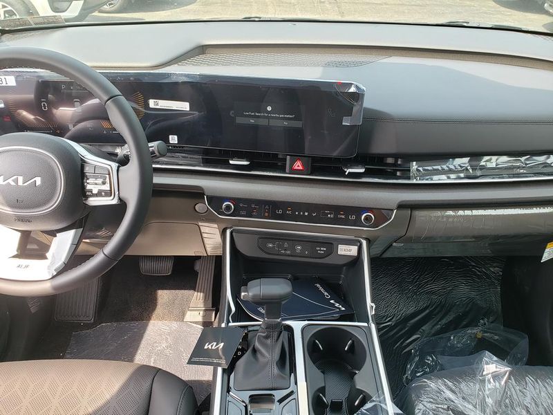 New 2026 Kia Carnival MPV Van