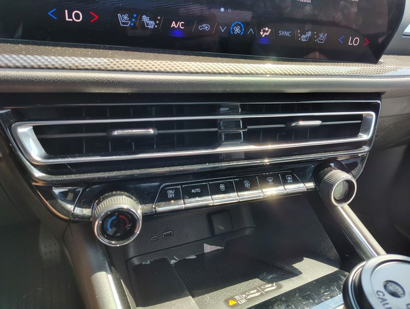 Used 2025 Chevrolet Traverse SUV