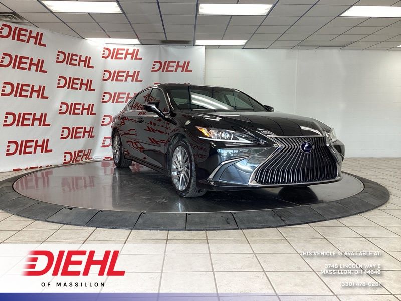 2019 Lexus ES 300h 300h Luxury's photo