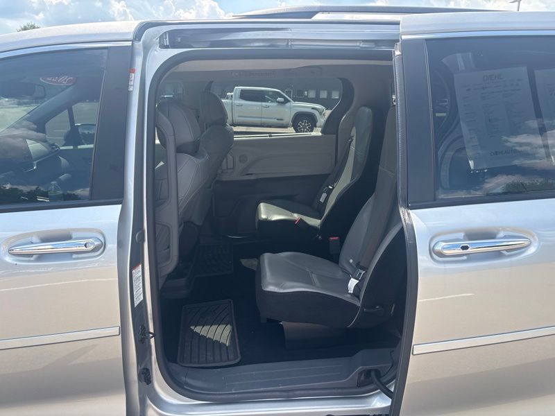 Used 2022 Toyota Sienna Van