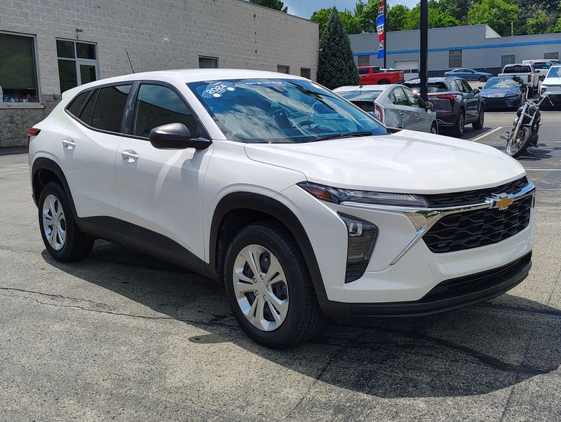 Used 2024 Chevrolet Trax SUV