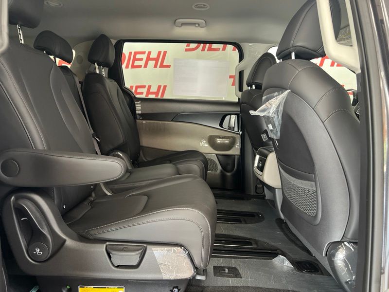 New 2026 Kia Carnival MPV Van