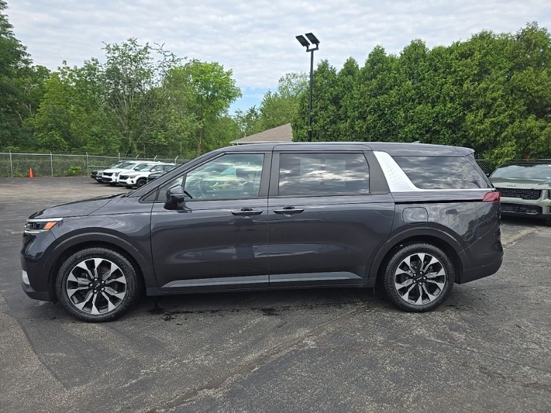 Used 2023 Kia Carnival Van
