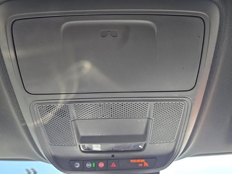 Used 2025 Chevrolet Traverse SUV