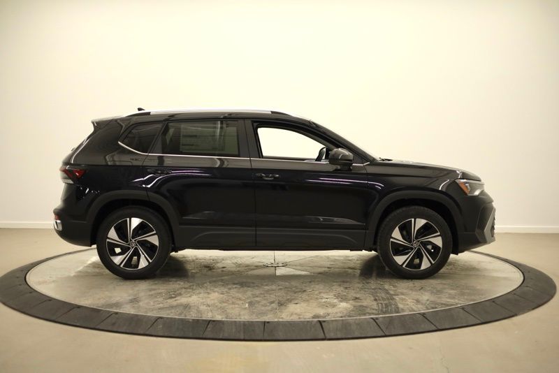 2026 Volkswagen Taos SE - Photo 2