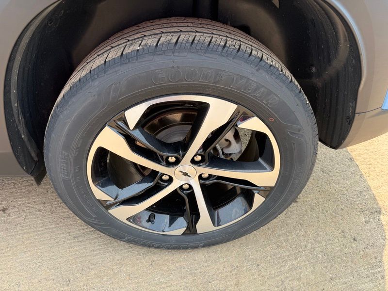 Used 2024 Chevrolet Trax SUV