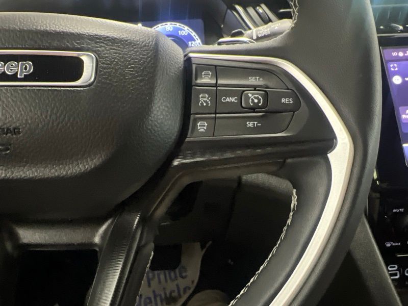 Used 2025 Jeep Grand Cherokee SUV