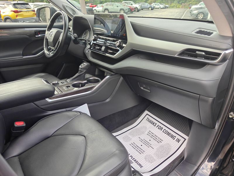 Used 2022 Toyota Highlander SUV