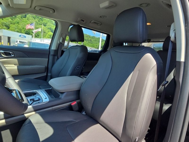 New 2026 Kia Carnival MPV Van