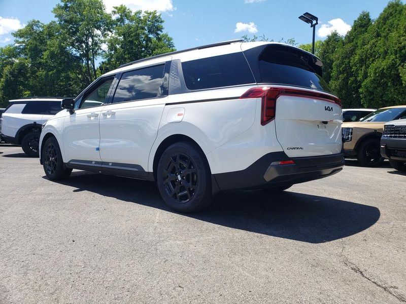 New 2026 Kia Carnival MPV Van