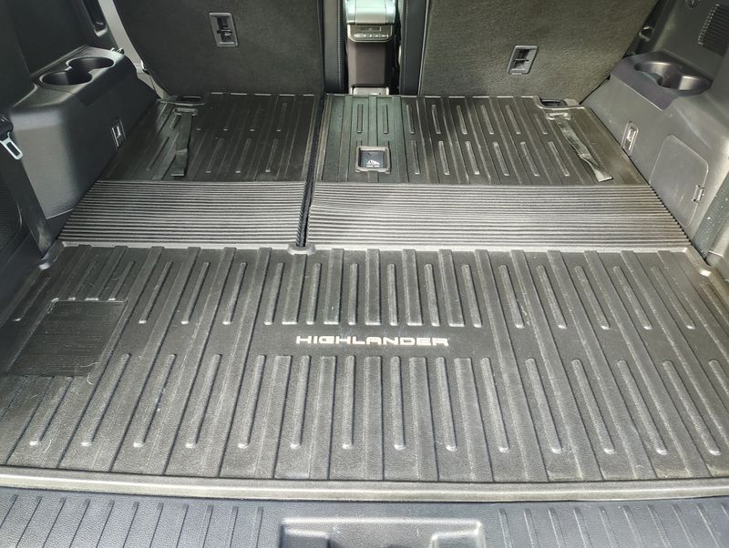 Used 2023 Toyota Highlander Hybrid SUV