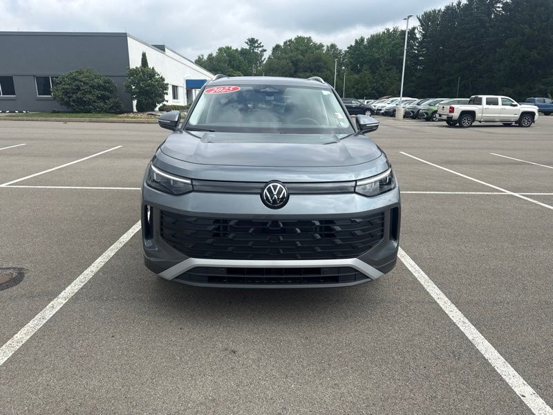 Used 2025 Volkswagen Tiguan SUV