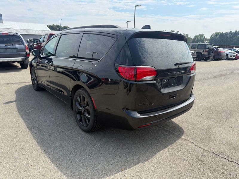 Used 2019 Chrysler Pacifica Van