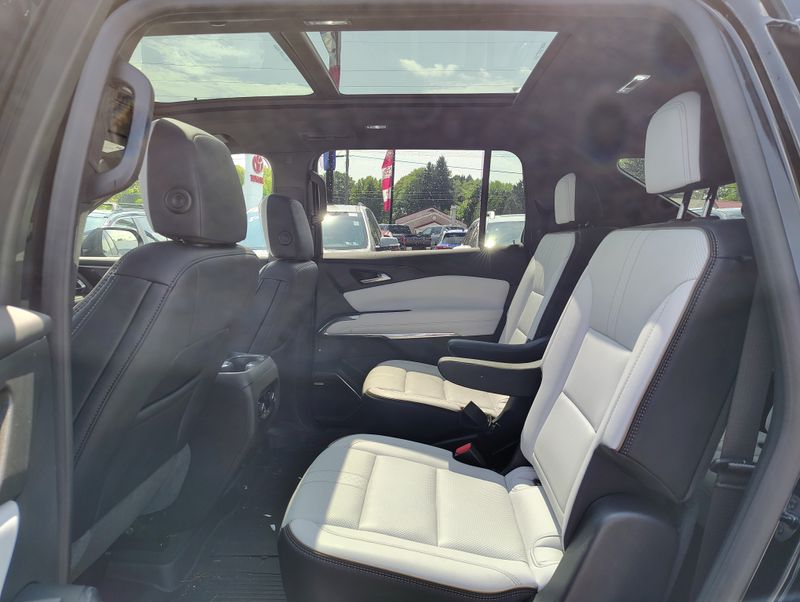 Used 2025 Chevrolet Traverse SUV