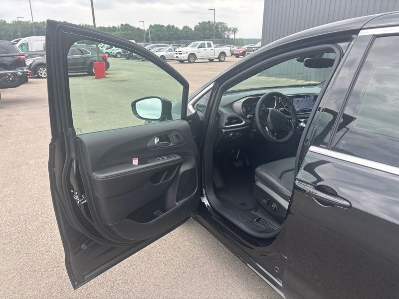 New 2027 Chrysler Pacifica Van