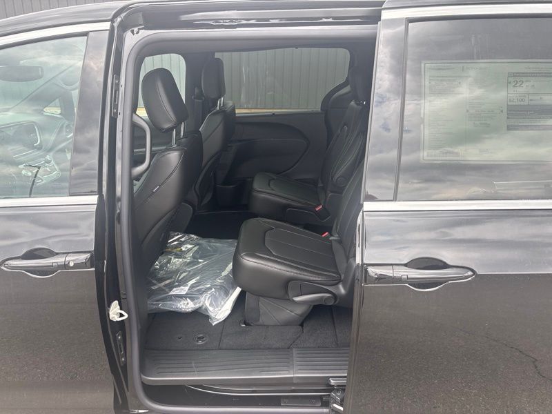 New 2027 Chrysler Pacifica Van