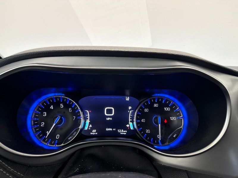 Used 2025 Chrysler Pacifica Van