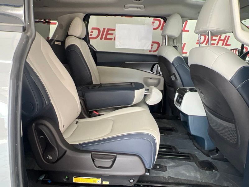 New 2026 Kia Carnival MPV Van