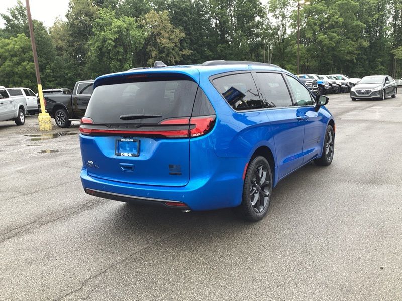 New 2027 Chrysler Pacifica Van