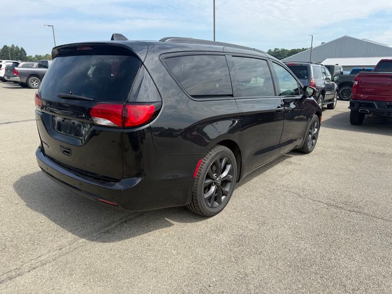 Used 2019 Chrysler Pacifica Van