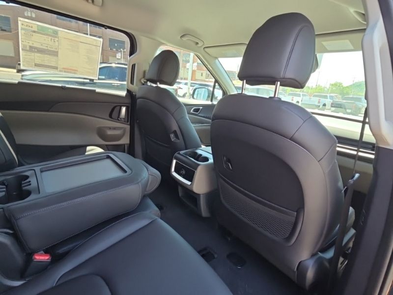 New 2026 Kia Carnival MPV Van