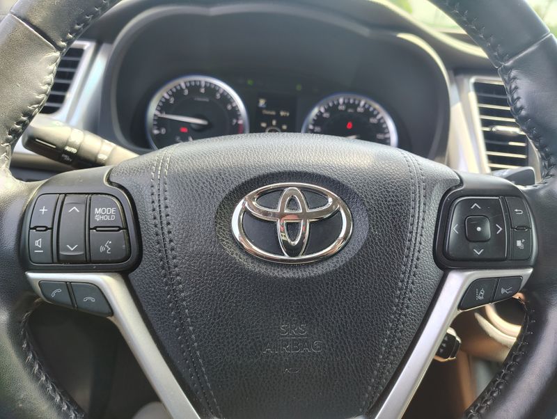 Used 2017 Toyota Highlander SUV