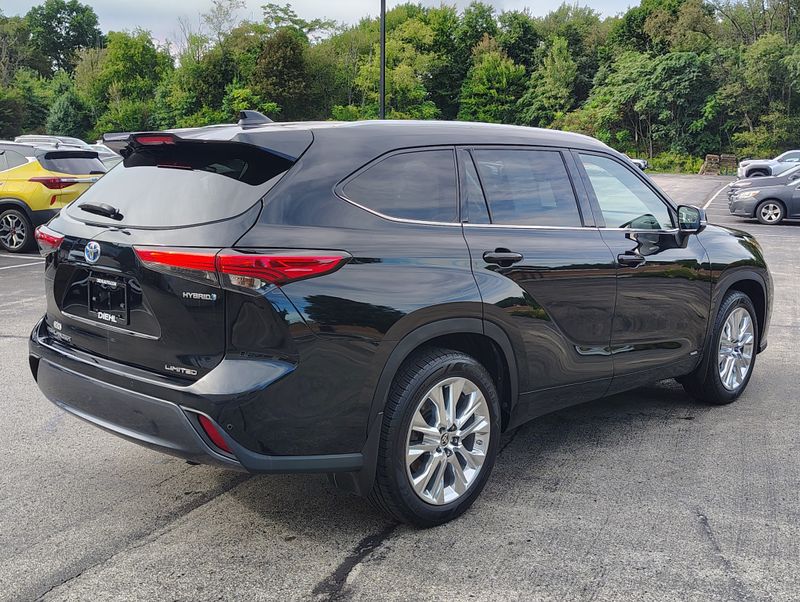 Used 2023 Toyota Highlander Hybrid SUV