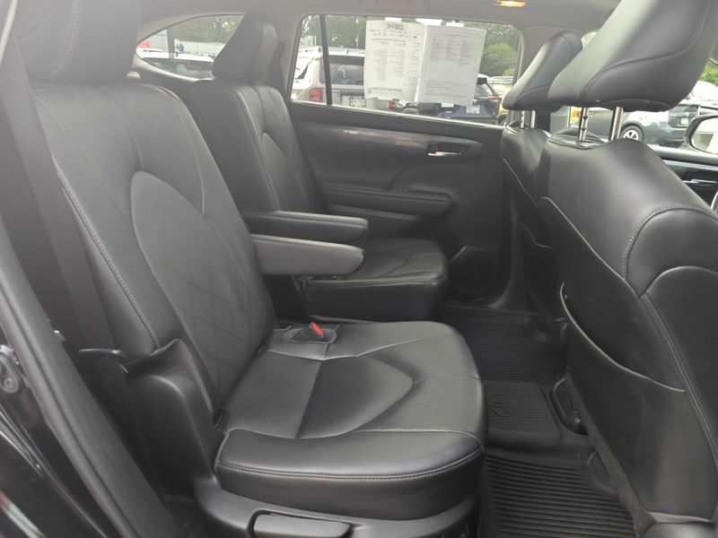 Used 2022 Toyota Highlander SUV