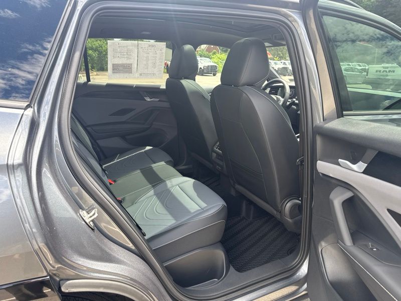 Used 2025 Volkswagen Tiguan SUV