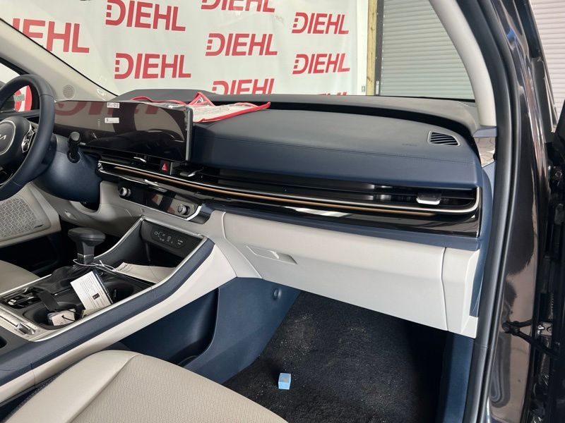 New 2026 Kia Carnival MPV Van
