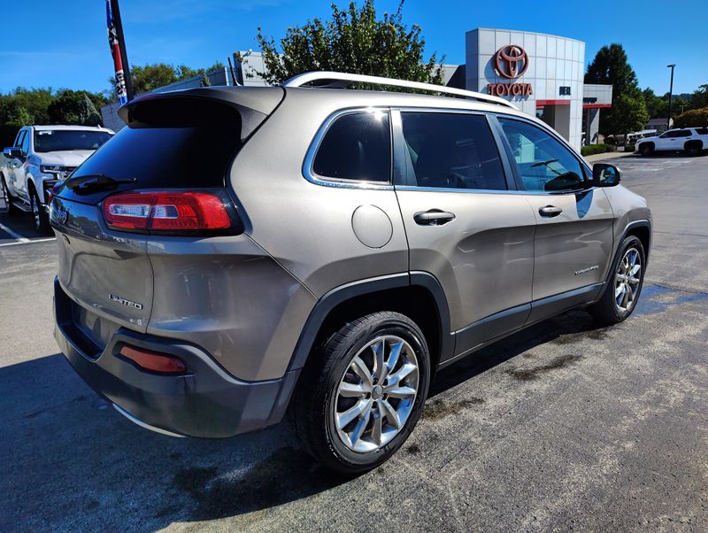 Used 2016 Jeep Cherokee SUV