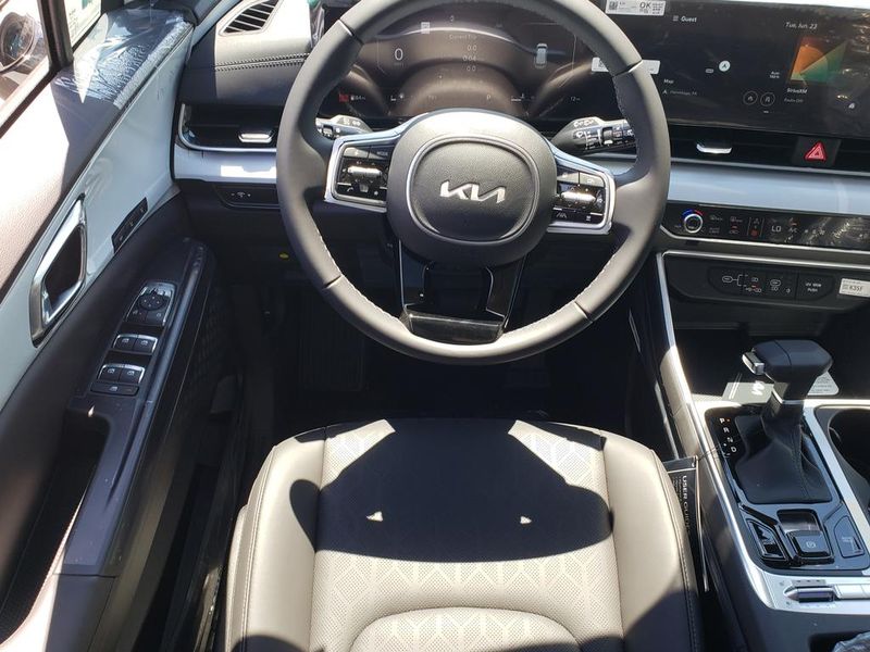 New 2026 Kia Carnival MPV Van