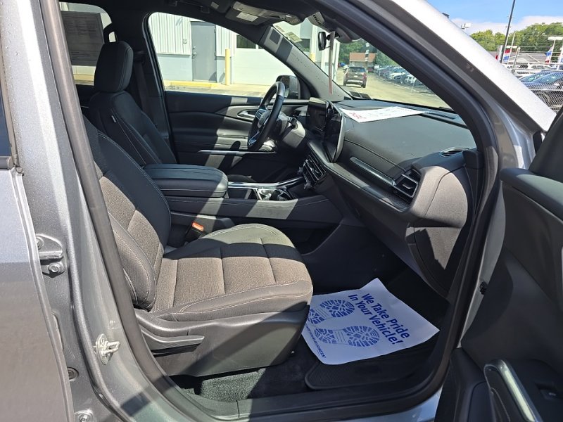 Used 2025 Chevrolet Traverse SUV