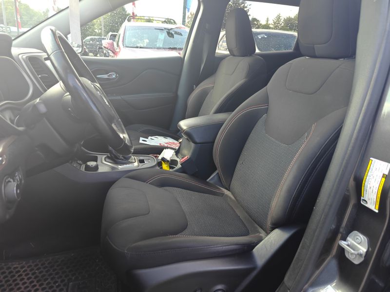 Used 2016 Jeep Cherokee SUV