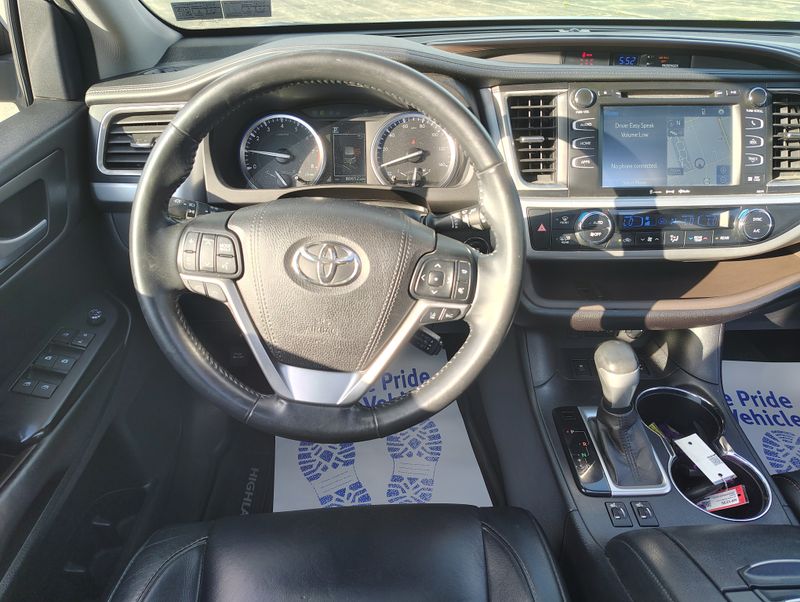 Used 2017 Toyota Highlander SUV