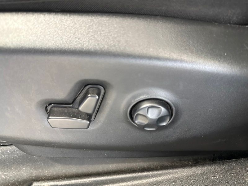 Used 2025 Chrysler Pacifica Van