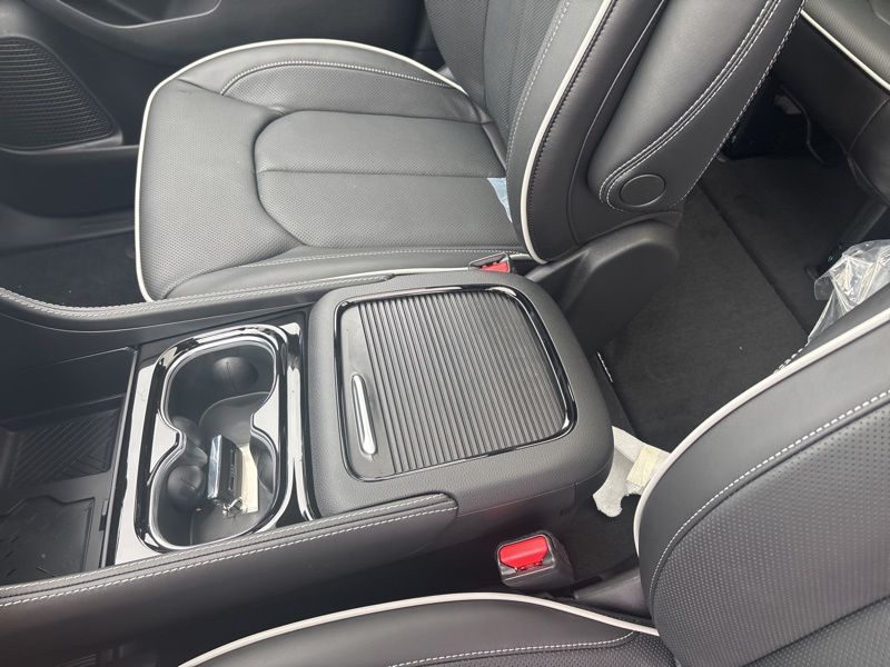 New 2026 Chrysler Pacifica Van
