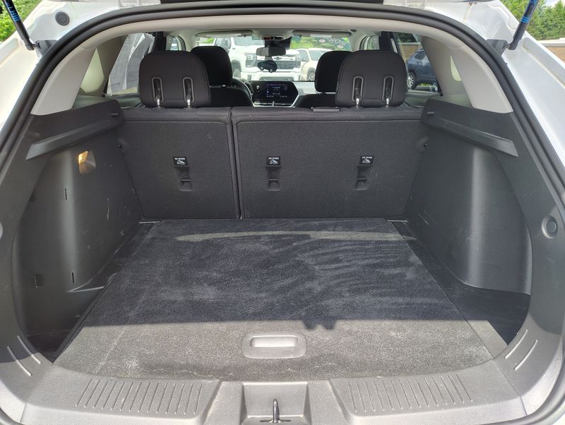 Used 2024 Chevrolet Trax SUV