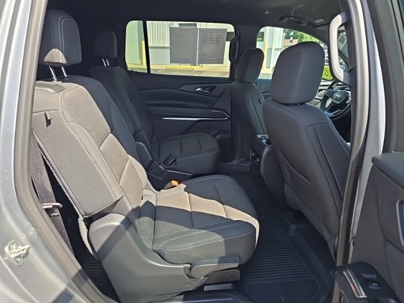 Used 2025 Chevrolet Traverse SUV