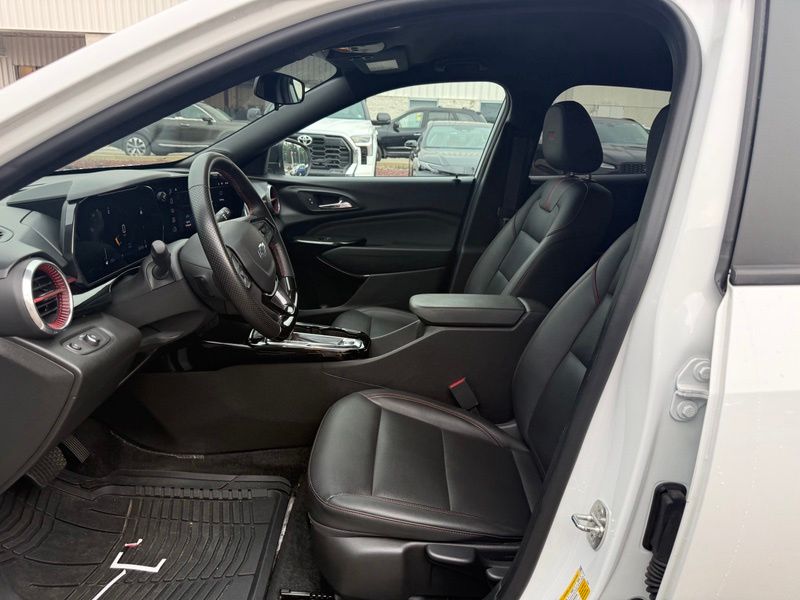 Used 2024 Chevrolet Trax SUV