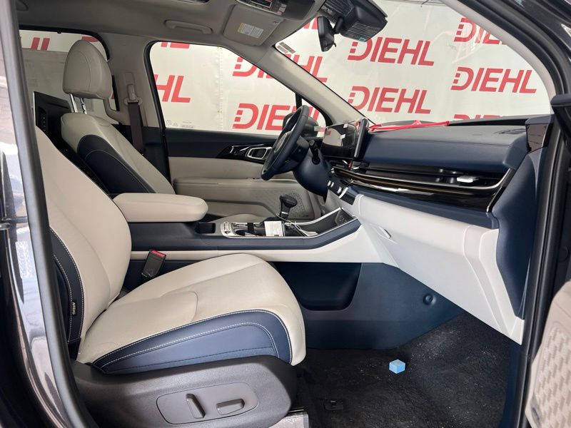 New 2026 Kia Carnival MPV Van