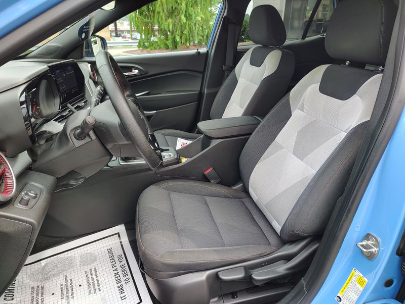 Used 2024 Chevrolet Trax SUV
