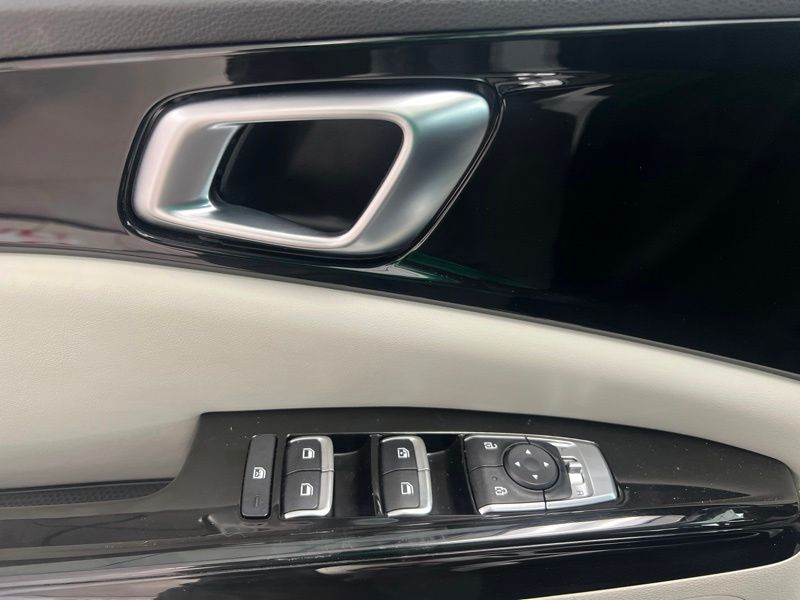 Used 2023 Kia Carnival Van