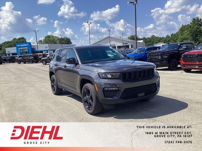 Baltic Gray Metallic Clearcoat 2025 Jeep Grand Cherokee SUV / Crossover Four-Wheel Drive 8-Speed Automatic