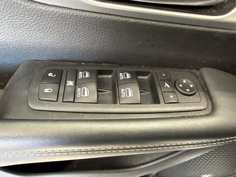 Used 2025 Chrysler Pacifica Van