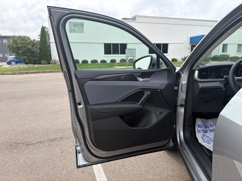 Used 2025 Volkswagen Tiguan SUV