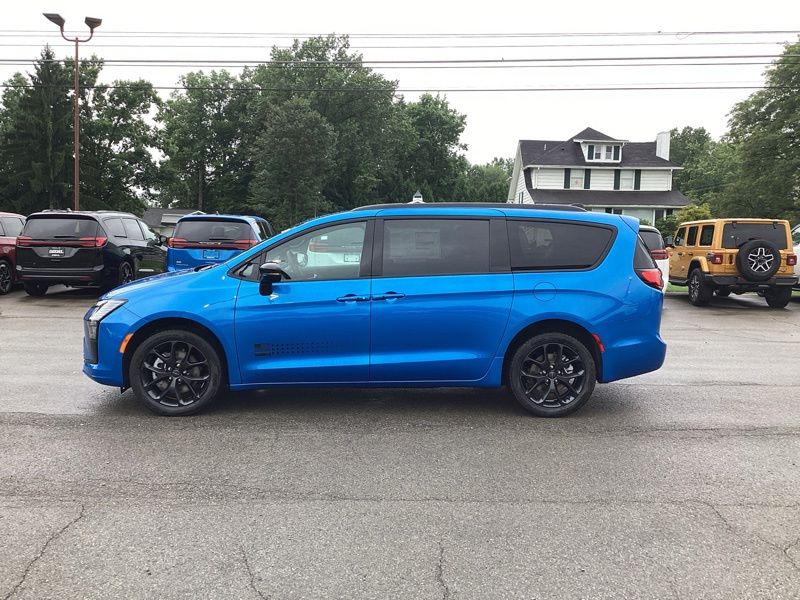 New 2027 Chrysler Pacifica Van