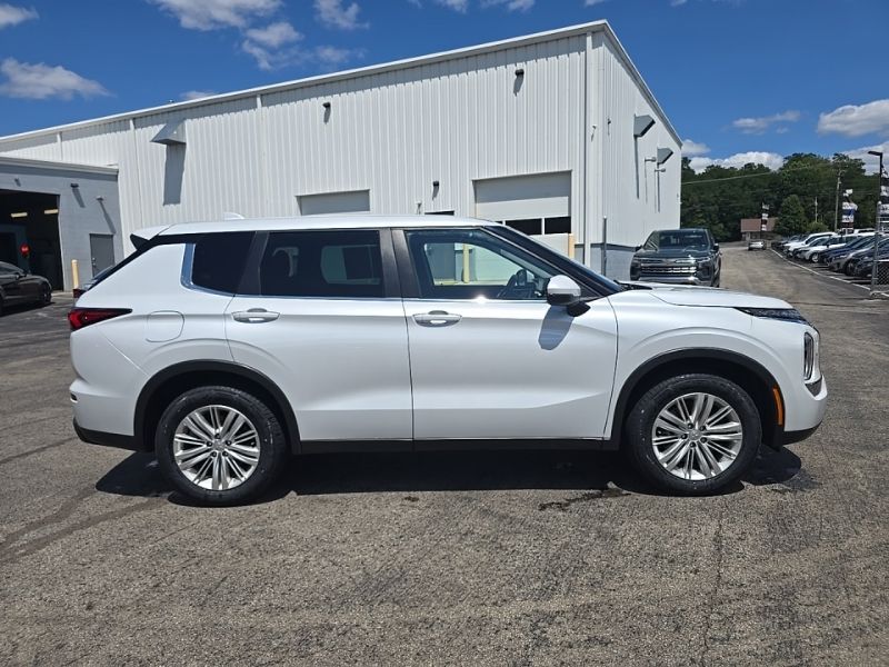 Used 2023 Mitsubishi Outlander SUV